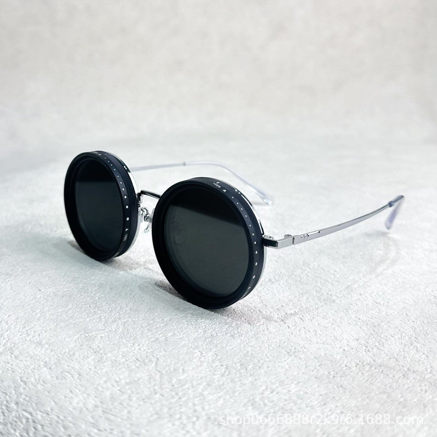 Veyono Monochrome